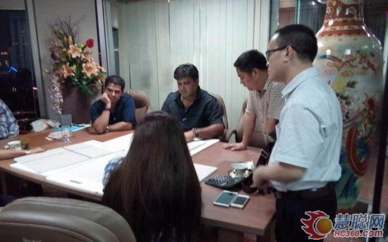 次日再次會面，洽談涂料工程細節 